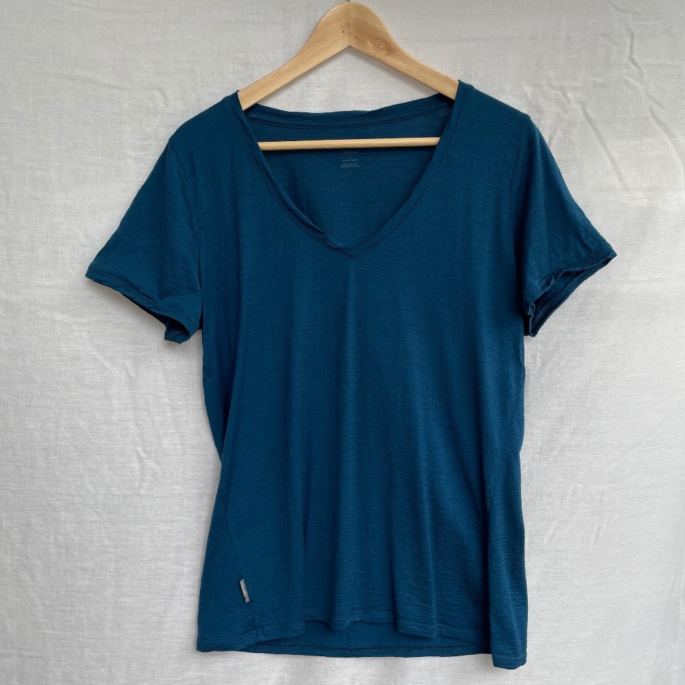 Icebreaker Merino V Neck Tee w/ repair L